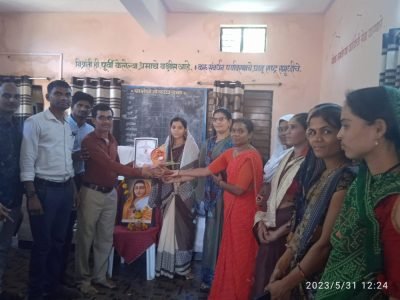 पुण्यस्लोक अहिल्यादेवी होळकर पुरस्कार देतांनी ग्राम पंचायत